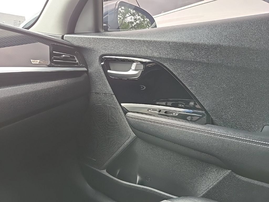 Used 2022 Kia Niro EX w/ Cold Weather Package FWD image 23