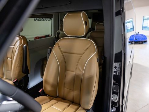 Used 2025 Mercedes-Benz Sprinter 3500 image 18