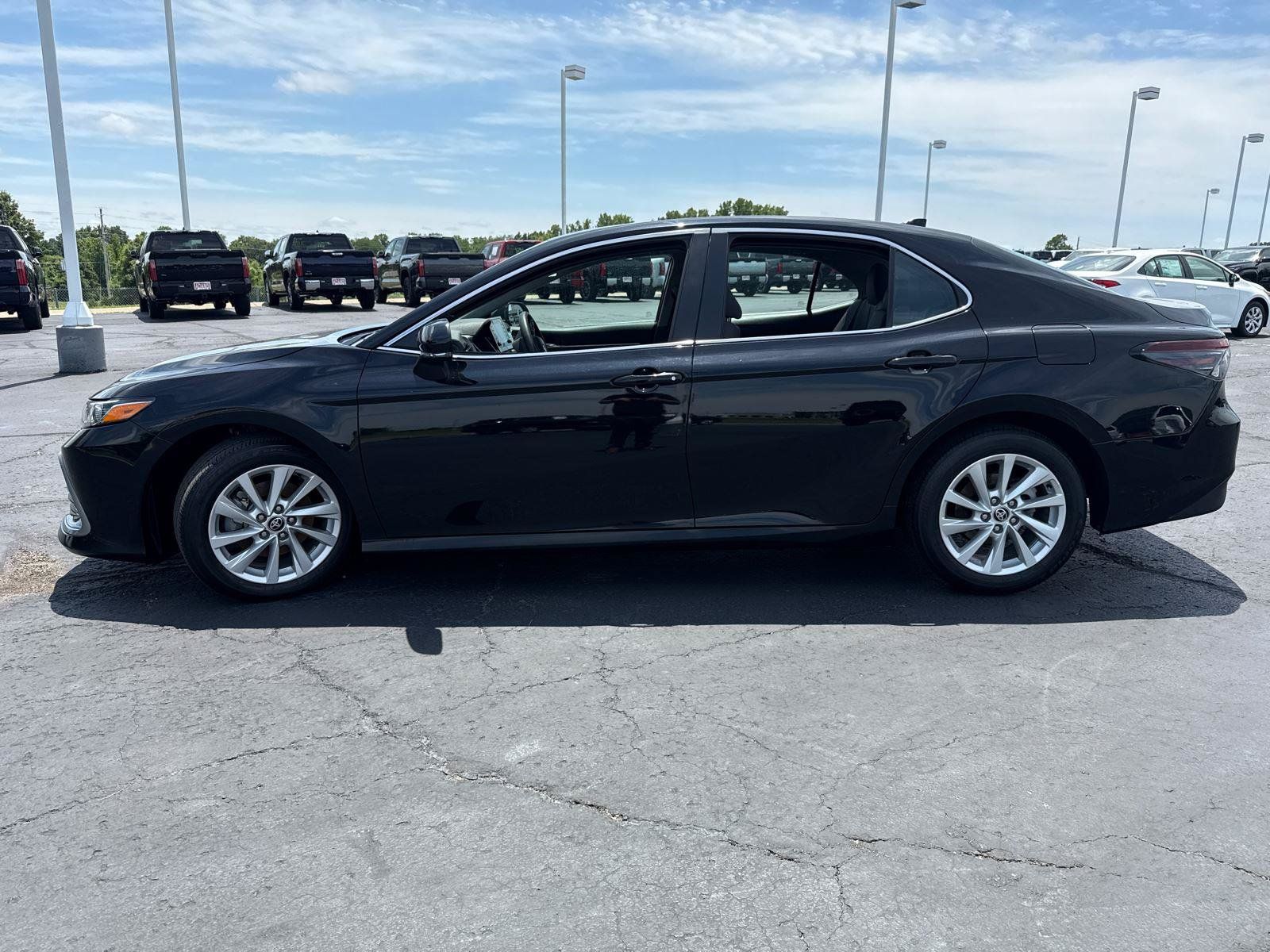 Used 2024 Toyota Camry LE FWD image 5