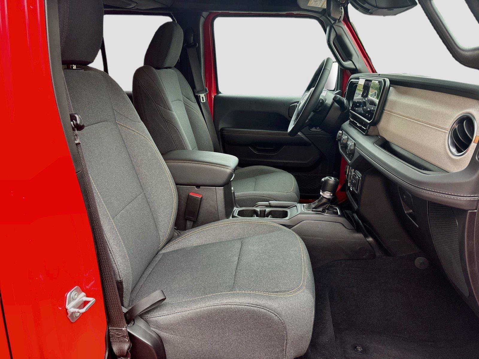 Certified 2025 Jeep Wrangler Unlimited Sahara AWD/4WD image 27