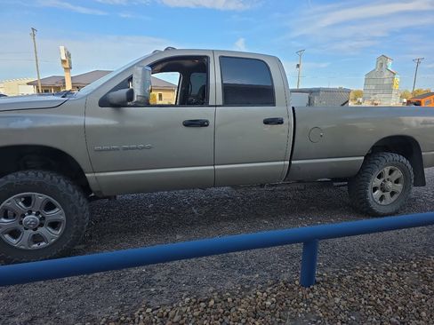 Used 2005 Dodge Ram 3500 Truck SLT image 2
