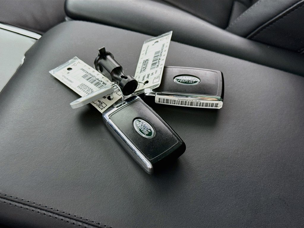 Used 2024 Land Rover Range Rover SE AWD/4WD image 17