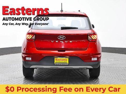 Used 2025 Hyundai Venue SEL FWD image 6