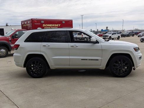 Used 2019 Jeep Grand Cherokee Altitude AWD/4WD image 2