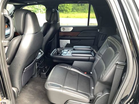Used 2018 Lincoln Navigator L Reserve w/ Technology Package image 20