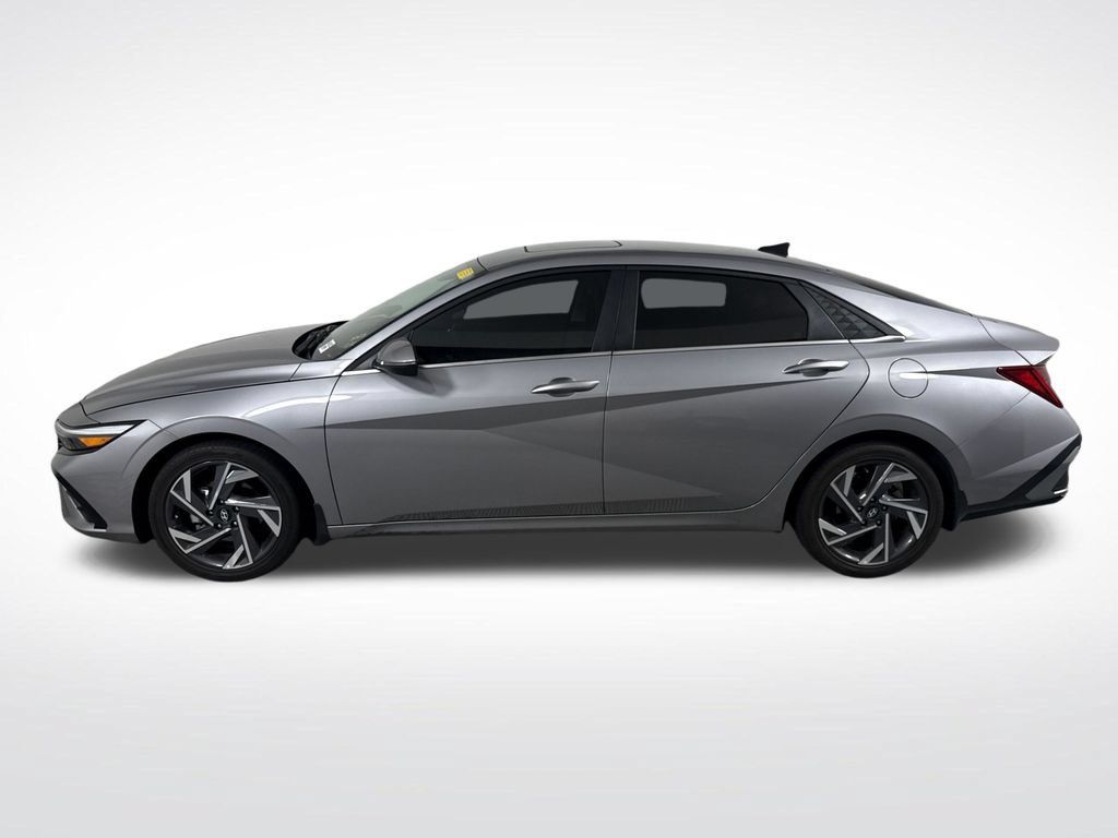 Certified 2025 Hyundai Elantra Limited FWD image 8