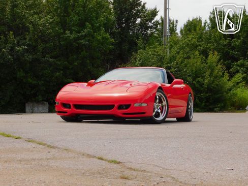 Used 1999 Chevrolet Corvette Coupe w/ Memory Pkg image 2