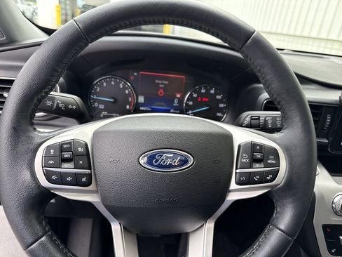 Used 2022 Ford Explorer XLT w/ Equipment Group 202A AWD/4WD image 24