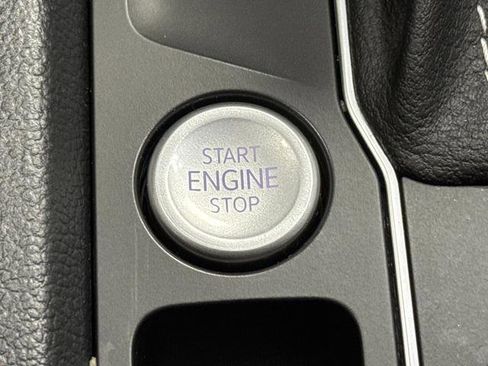 Used 2023 Volkswagen Atlas SE image 21