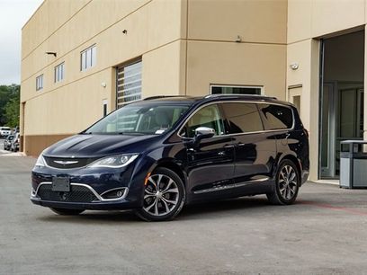 Used 2017 Chrysler Pacifica Limited w/ UConnect Theater Package