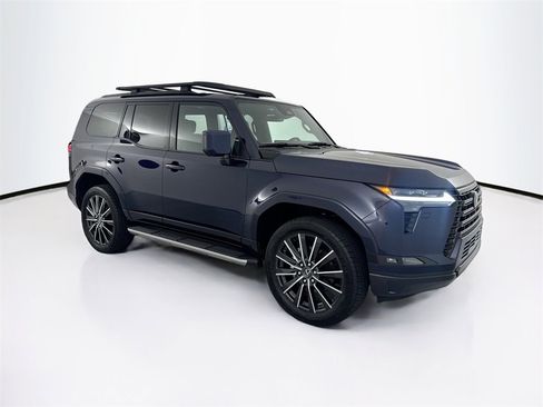 Used 2024 Lexus GX 550 image 3