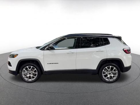 Used 2025 Jeep Compass Limited AWD/4WD image 9