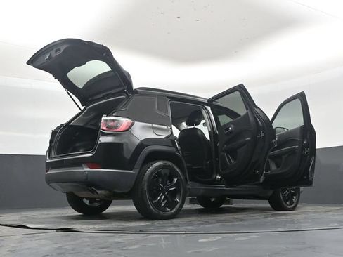 Used 2018 Jeep Compass Latitude FWD image 53
