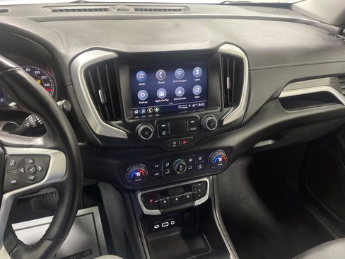 Used 2024 GMC Terrain SLT image 30