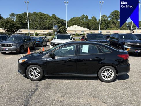 Used 2018 Ford Focus SE FWD image 8