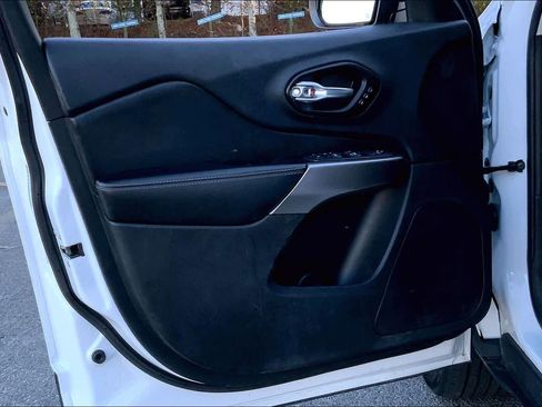 Used 2022 Jeep Cherokee Limited w/ Mopar Interior Package image 22