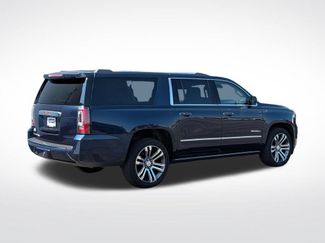 Used 2020 GMC Yukon XL Denali w/ Denali Ultimate Package AWD/4WD video 3