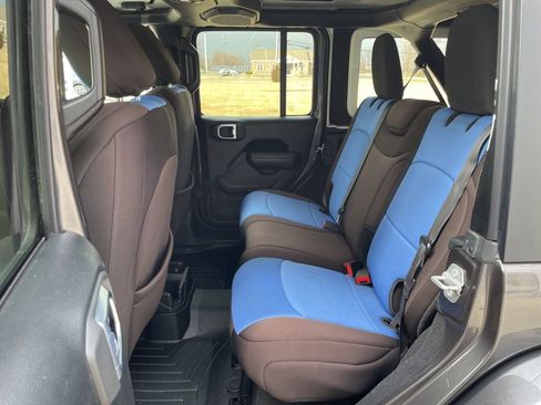 Used 2018 Jeep Wrangler Unlimited Sport S image 10