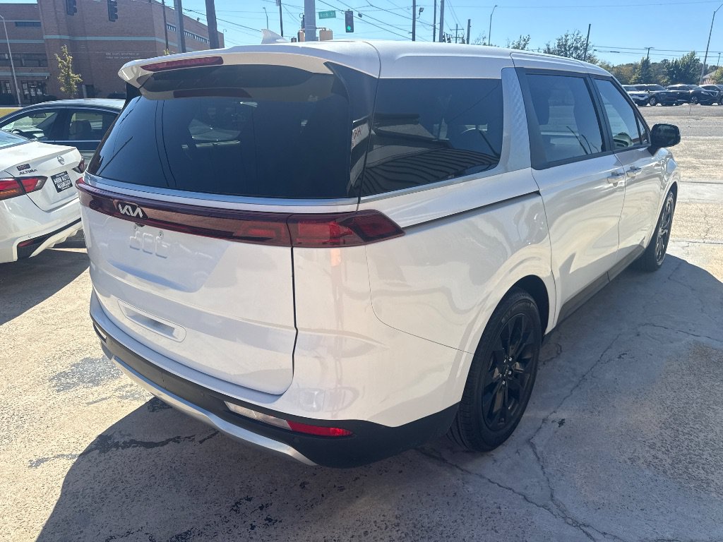 Used 2024 Kia Carnival EX FWD image 4
