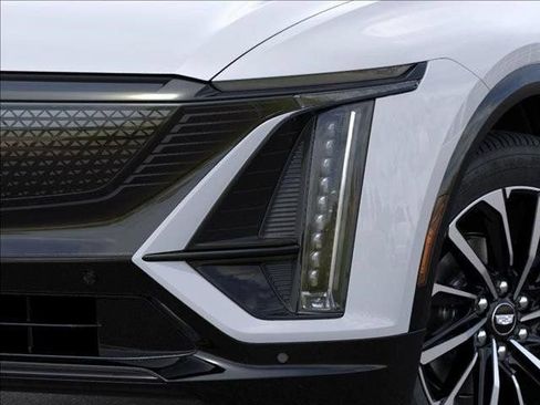 New 2026 Cadillac Lyriq Sport RWD image 10