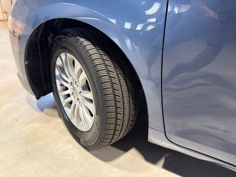 Used 2014 Toyota Sienna XLE w/ Entertainment Package FWD image 3