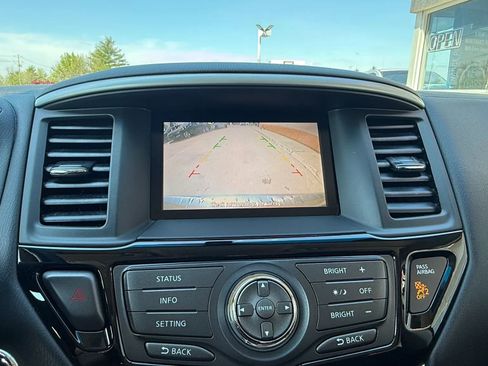 Used 2014 Nissan Pathfinder SV image 23