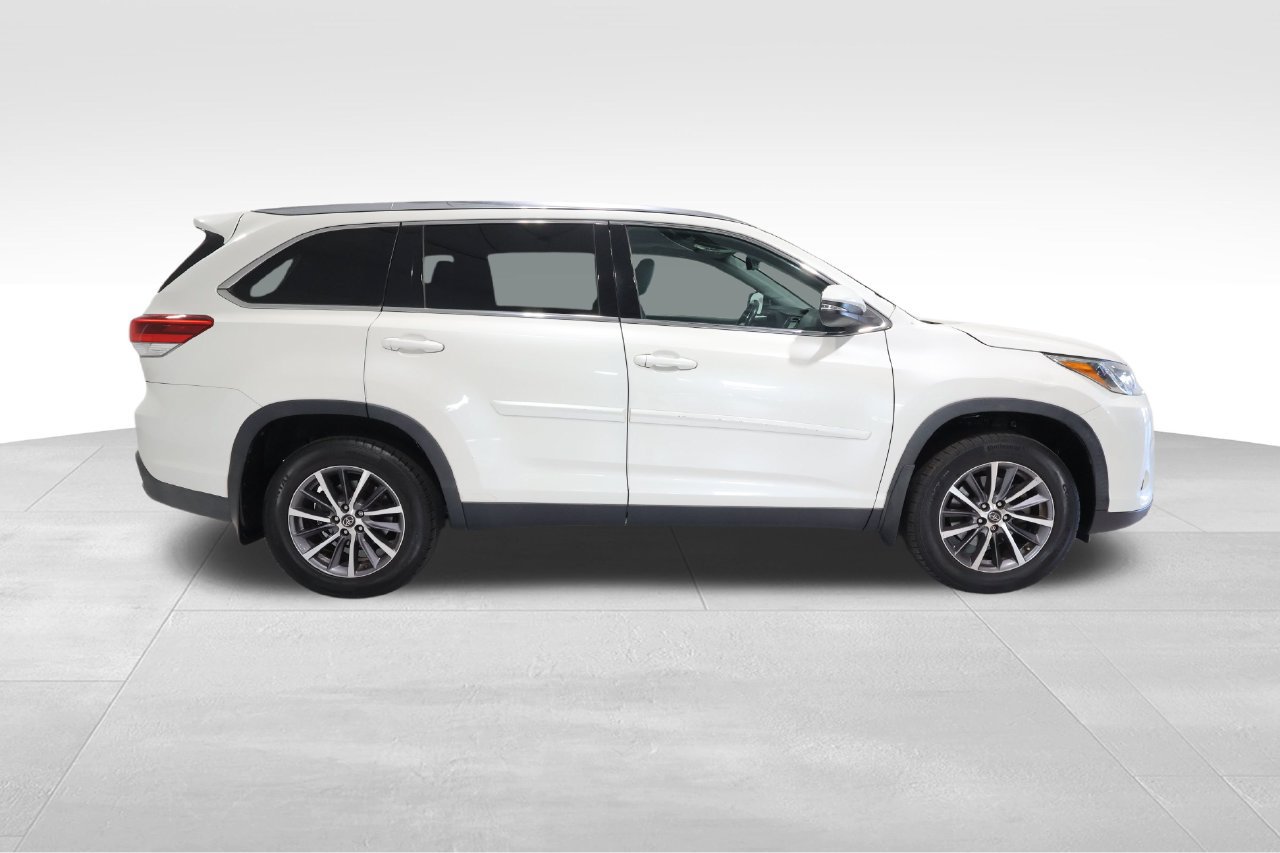 Used 2019 Toyota Highlander XLE w/ Protection Package #3 AWD/4WD image 4