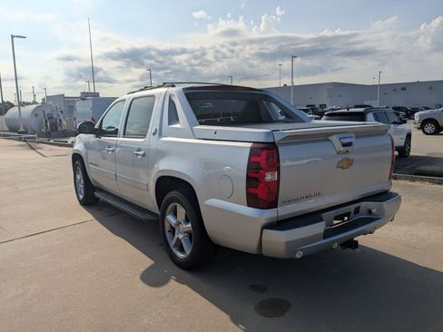 Used 2013 Chevrolet Avalanche LTZ RWD image 7
