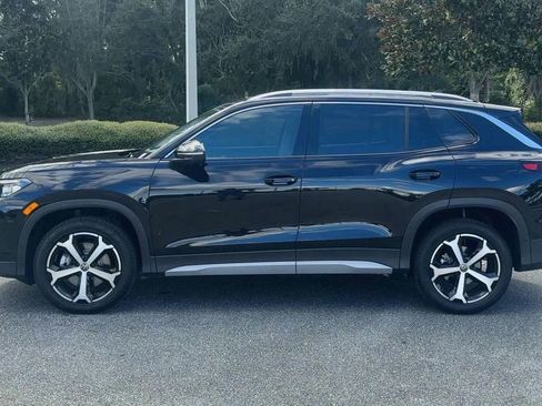 New 2025 Volkswagen Tiguan SE image 5