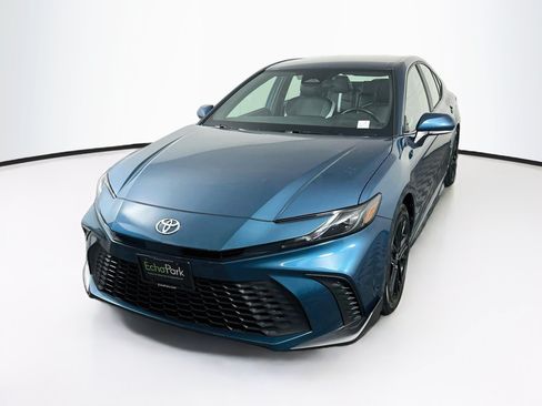 Used 2025 Toyota Camry SE FWD image 3
