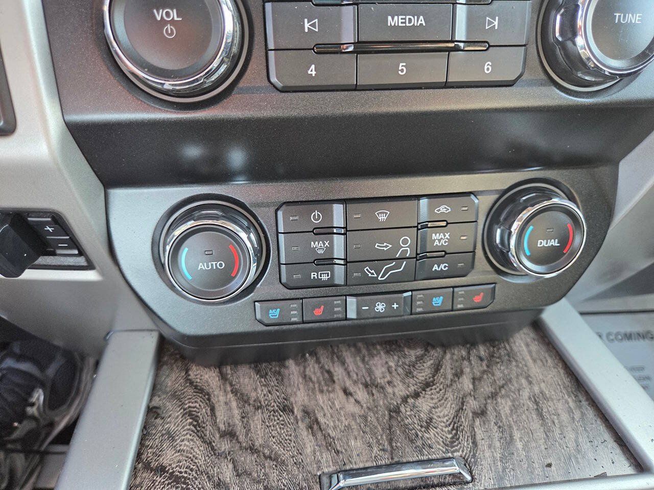 Used 2019 Ford F250 Lariat w/ Lariat Ultimate Package AWD/4WD image 16