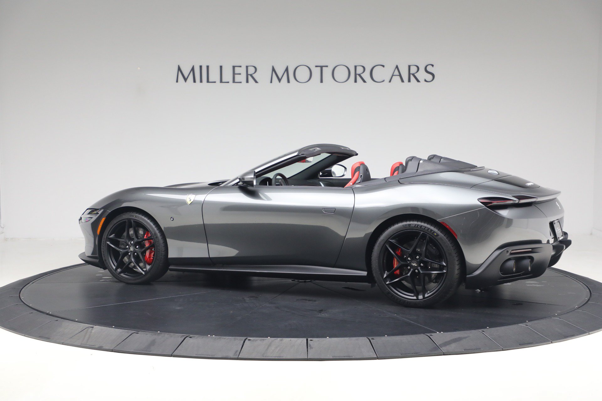 Certified 2026 Ferrari Roma Spider RWD image 4