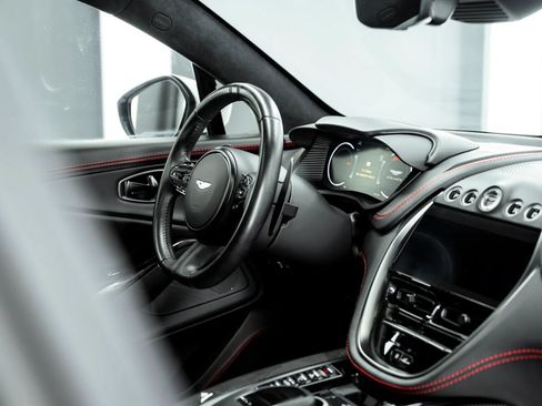 Used 2021 Aston Martin DBX AWD/4WD image 17