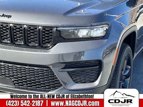 New 2025 Jeep Grand Cherokee Altitude image 10