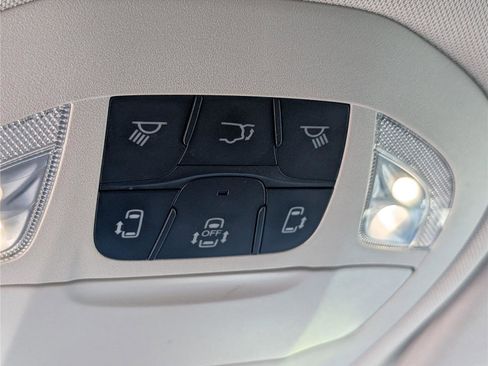 Used 2023 Chrysler Voyager LX FWD image 34