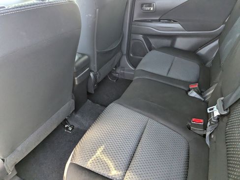 Used 2018 Mitsubishi Outlander LE image 15