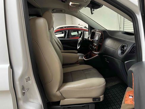 Used 2020 Mercedes-Benz Metris Passenger image 5