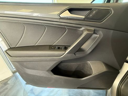 Used 2023 Volkswagen Tiguan SE w/ Panoramic Sunroof Package AWD/4WD image 29
