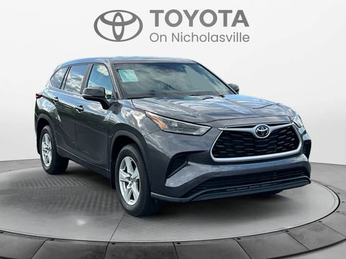Used 2023 Toyota Highlander L FWD image 8