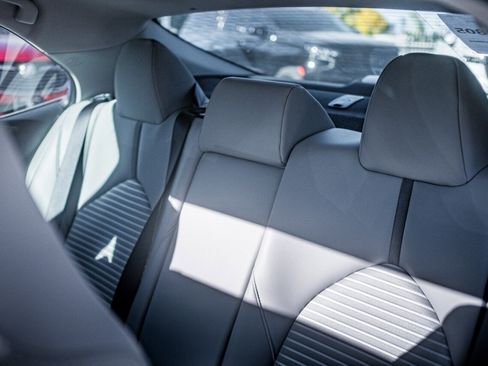 Used 2024 Toyota Camry SE image 30