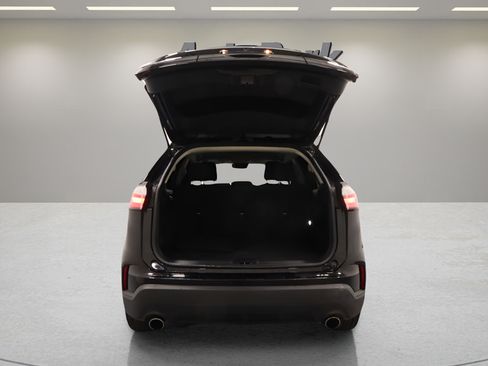 Used 2020 Ford Edge SE FWD image 18