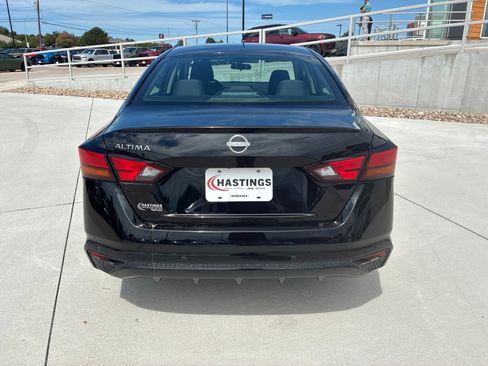 Used 2024 Nissan Altima 2.5 S FWD image 4