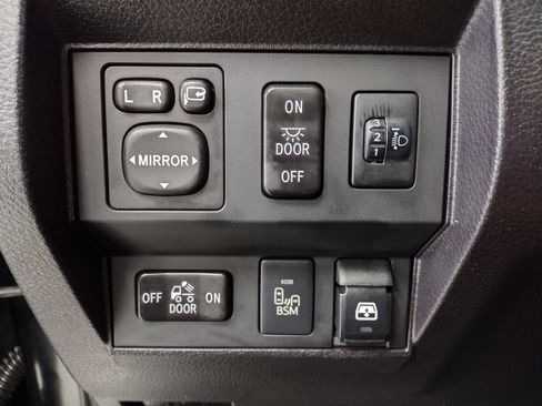 Used 2015 Toyota Tundra 1794 Edition image 31