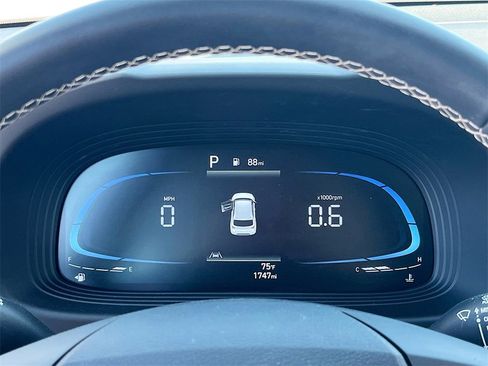 Used 2024 Hyundai Venue Limited image 12