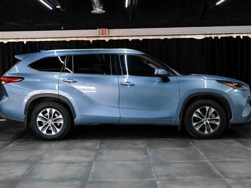 Used 2021 Toyota Highlander XLE FWD image 10