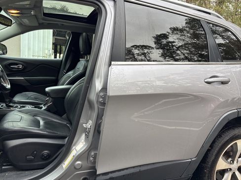 Used 2021 Jeep Cherokee Limited image 11