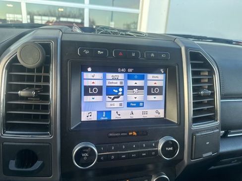 Used 2019 Ford Expedition Platinum image 4