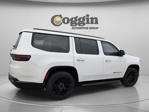 Used 2024 Jeep Wagoneer Series II image 16