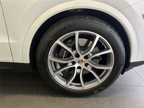Certified 2025 Porsche Cayenne image 12