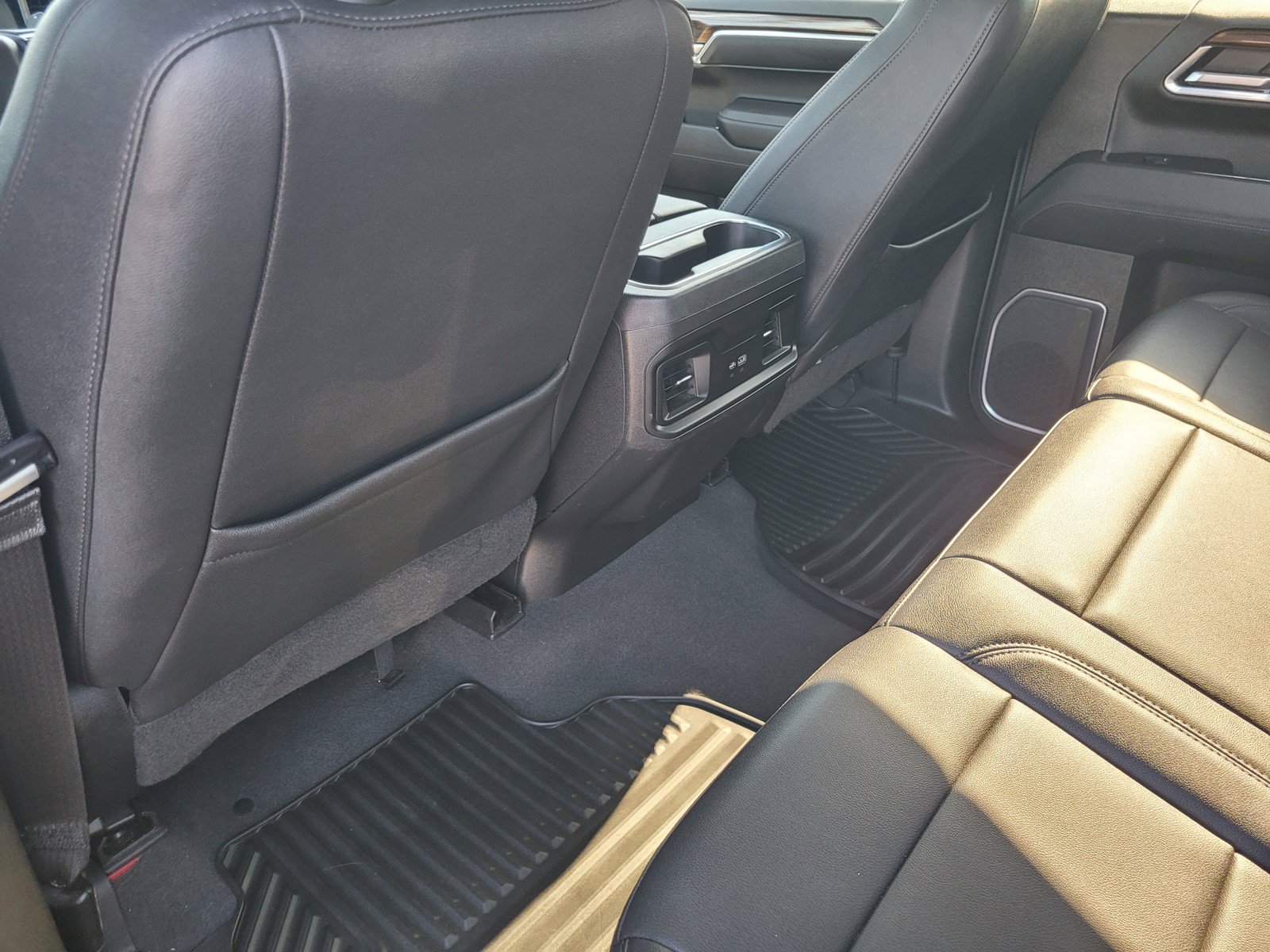 Used 2022 Chevrolet Silverado 1500 LT w/ Leather Package AWD/4WD image 10